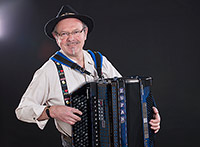 Mark Schapo spielt sein Akkordeon virtuos